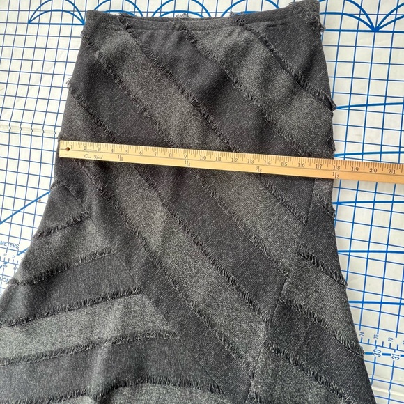 LENA GABRIELLE Black Trumpet Skirt TEXTURED  FABRIC ASYMMETRICAL STRIPES Sz 8 - Picture 4 of 7